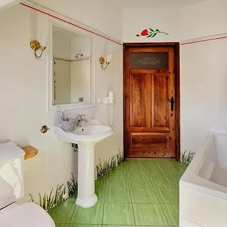 Gosciniec Oycowizna Lesznowola (Masovia)